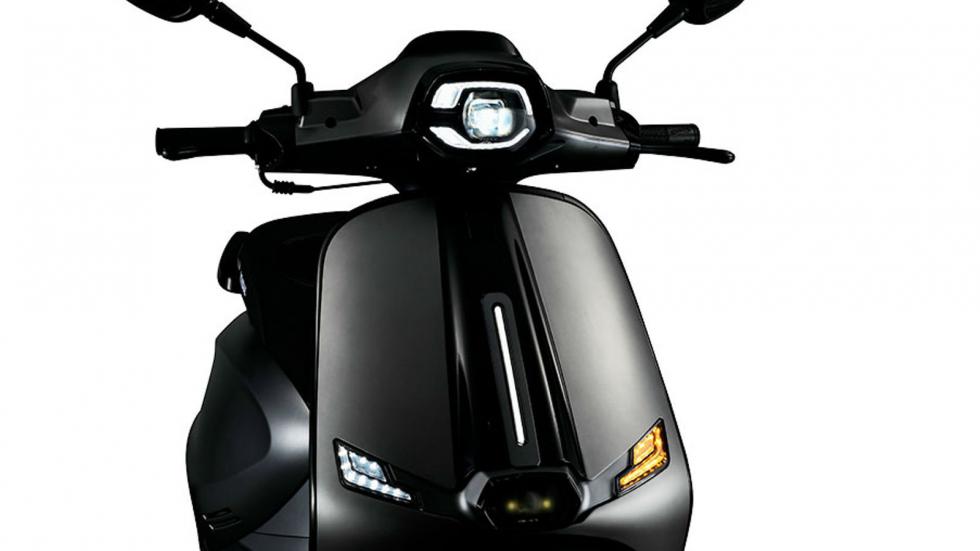 Ο προβολέας είναι full LED, ενώ τα DRL τύπου μπούμερανγκ και οι κάθετες LED λωρίδες προσθέτουν μοντέρνες πινελιές

